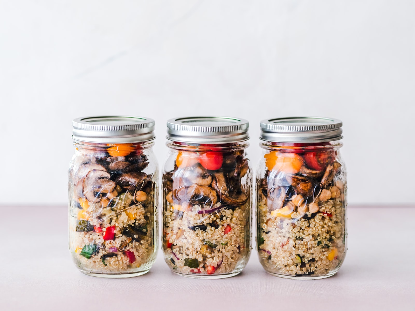 Meal prep jars with veggies and quinoa